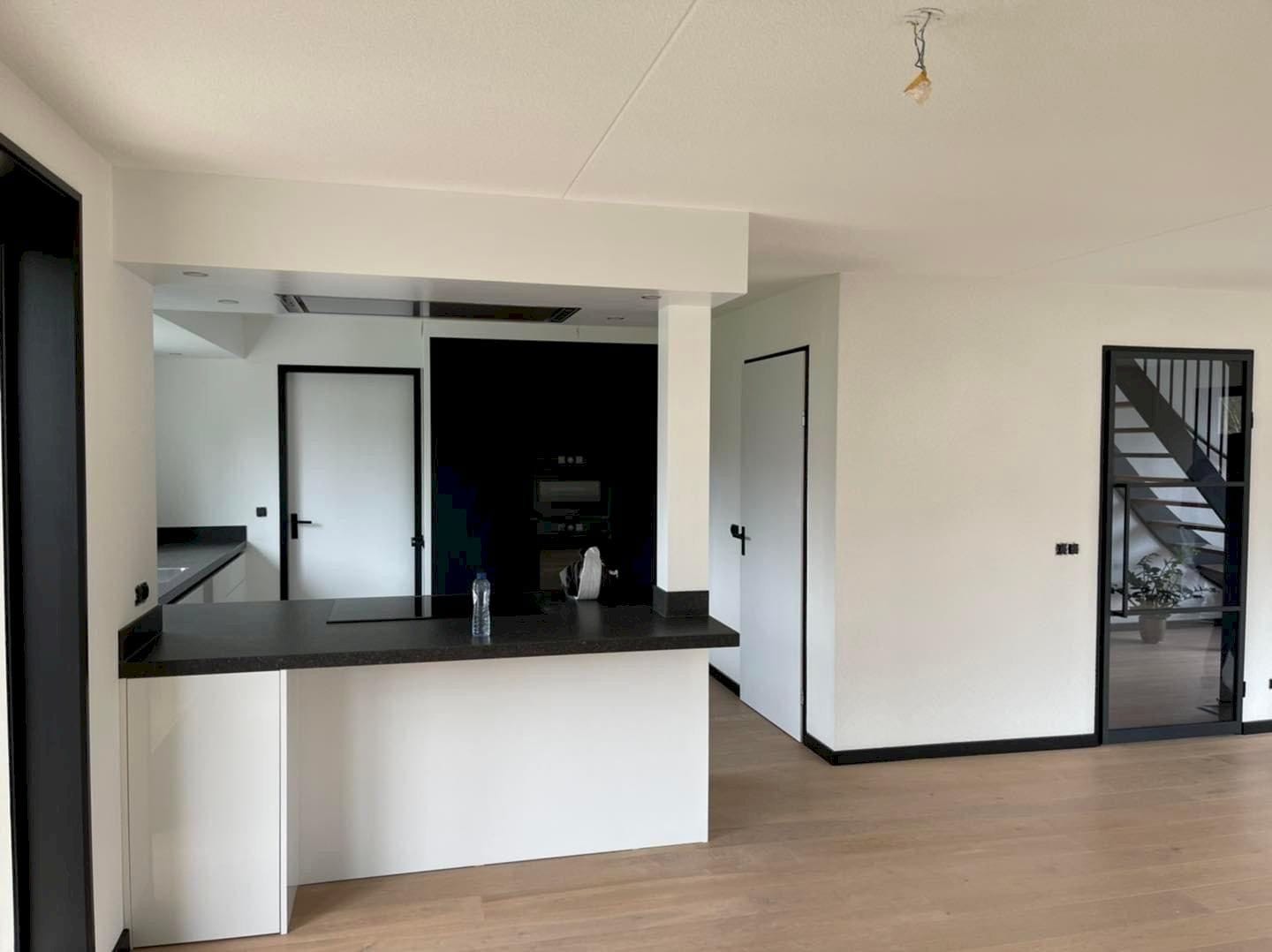 Modern interieur afgewerkt door MT Schilderwerken